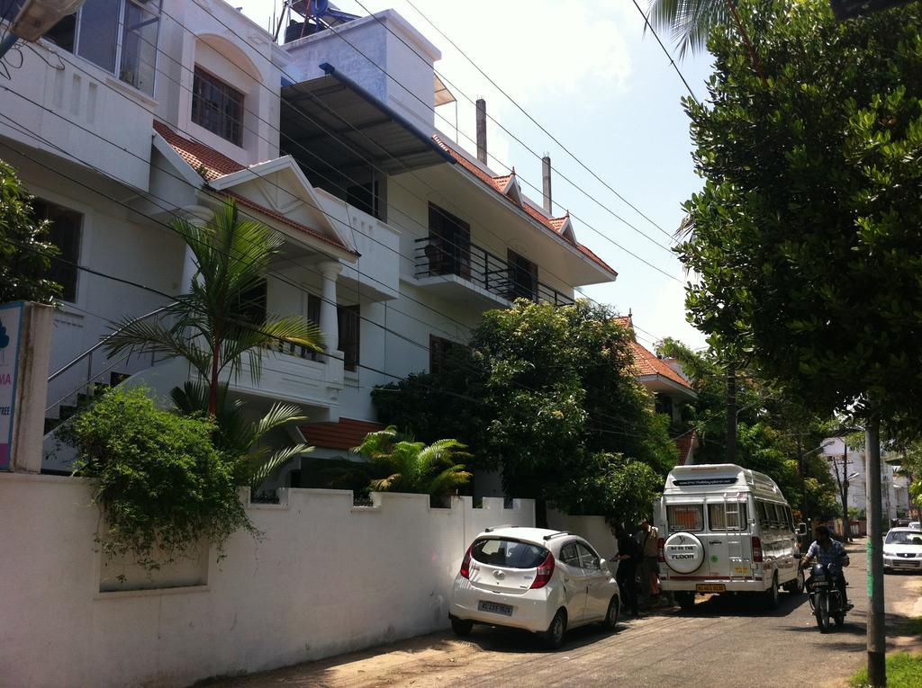 Goodkarma Inn Kochi Exterior photo